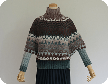 輪針で編む編み込みセーター